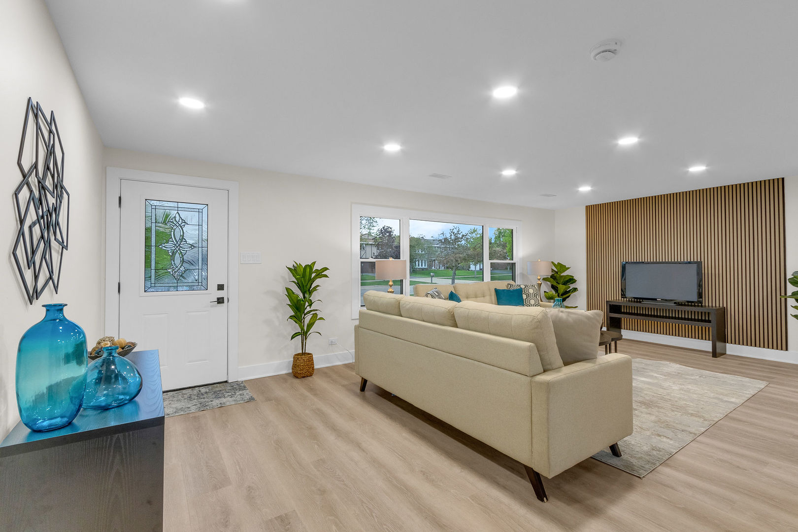 135 S Walnut Lane, Schaumburg, IL 60193
