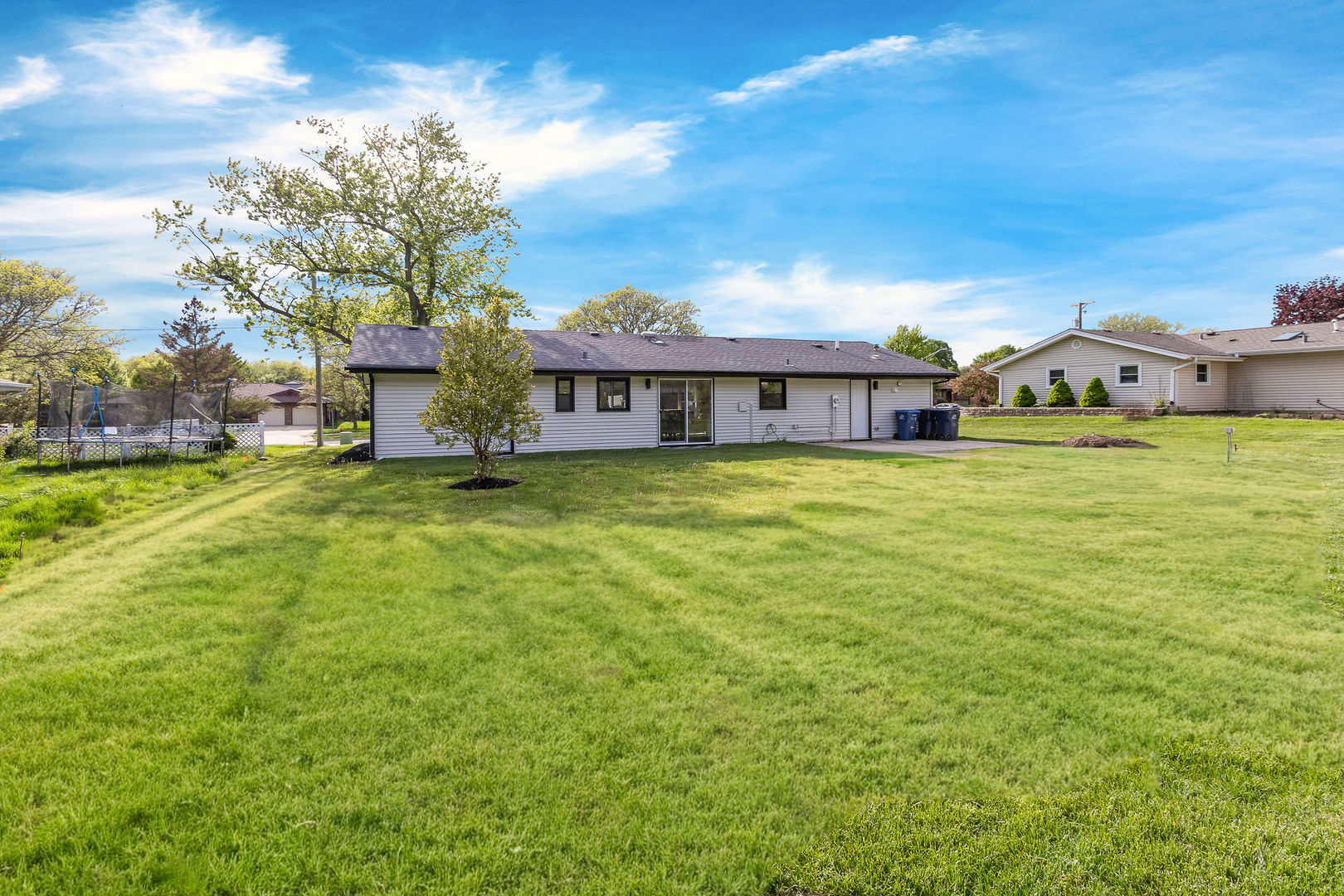 135 S Walnut Lane, Schaumburg, IL 60193