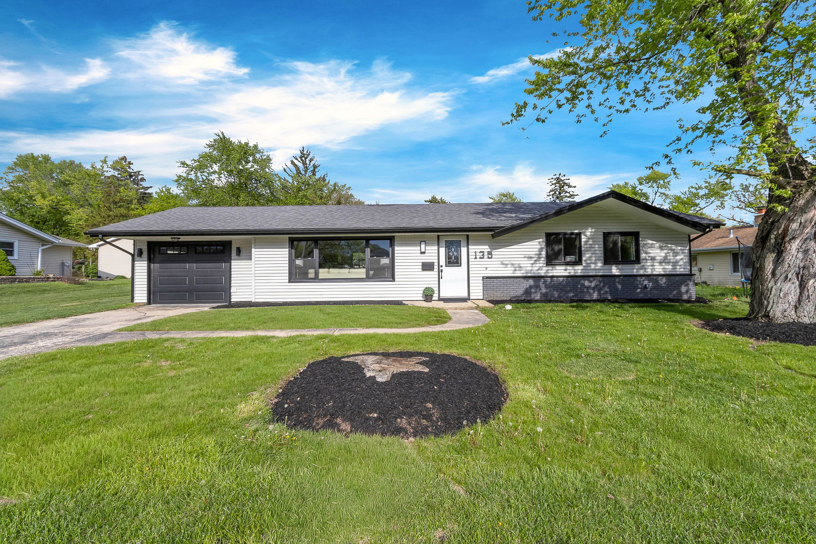 135 S Walnut Lane, Schaumburg, IL 60193