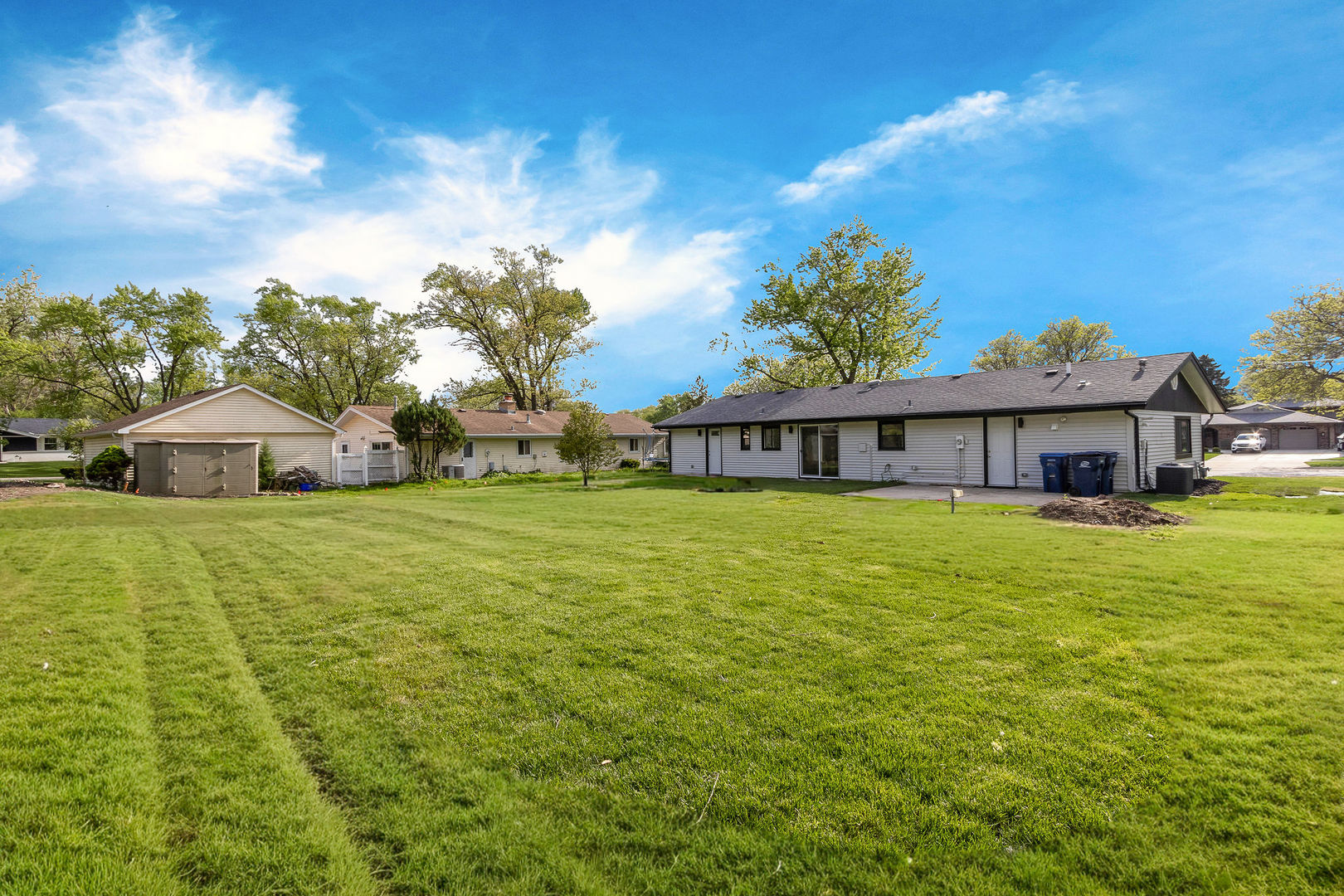 135 S Walnut Lane, Schaumburg, IL 60193