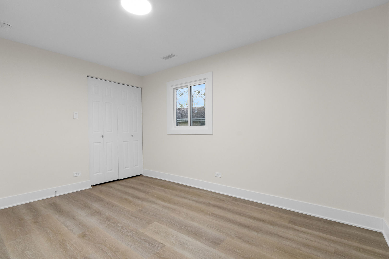 135 S Walnut Lane, Schaumburg, IL 60193