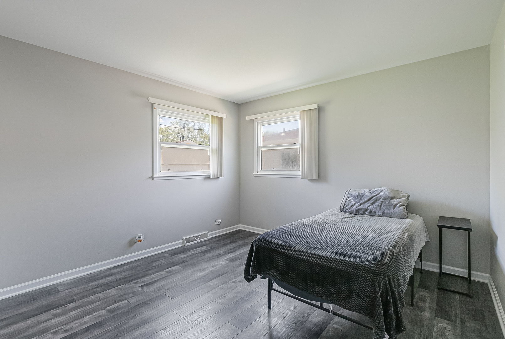 407 BONNIEBROOK Avenue, Mundelein, IL 60060