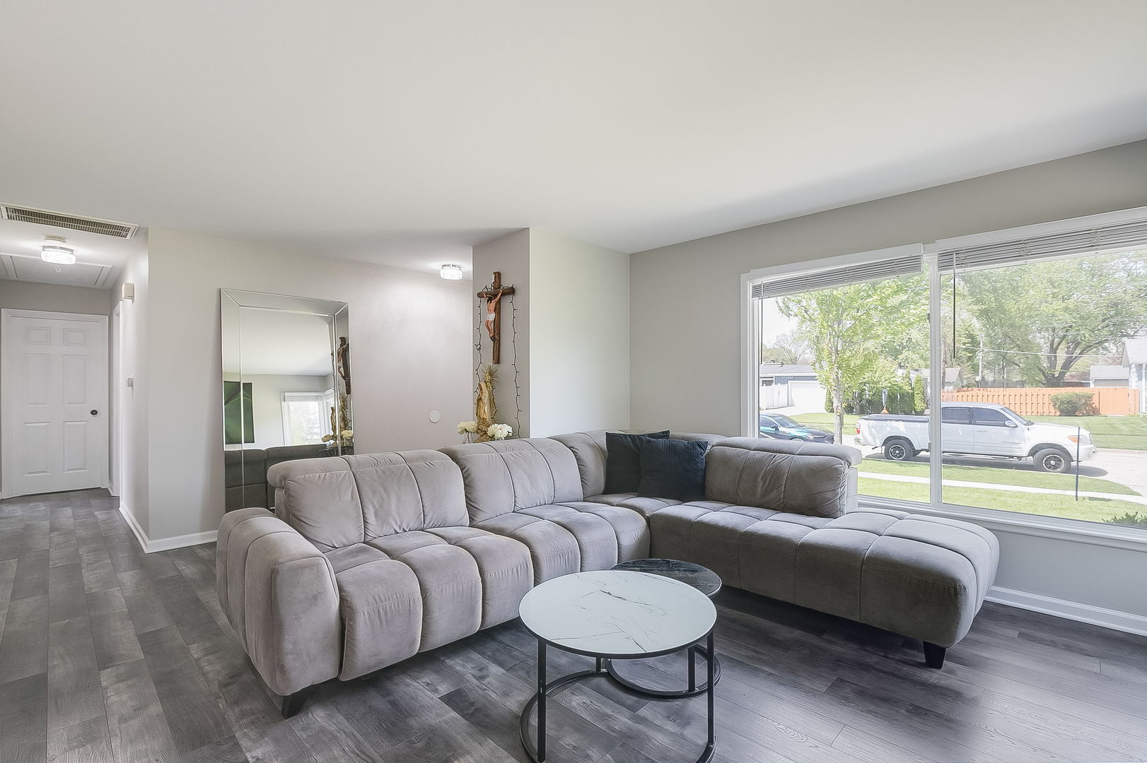 407 BONNIEBROOK Avenue, Mundelein, IL 60060