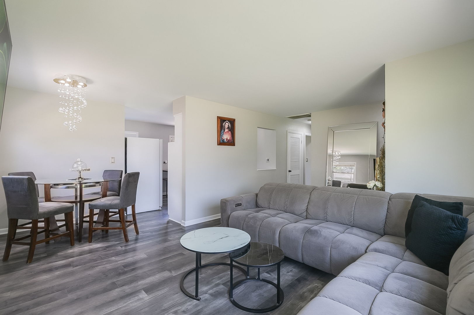 407 BONNIEBROOK Avenue, Mundelein, IL 60060