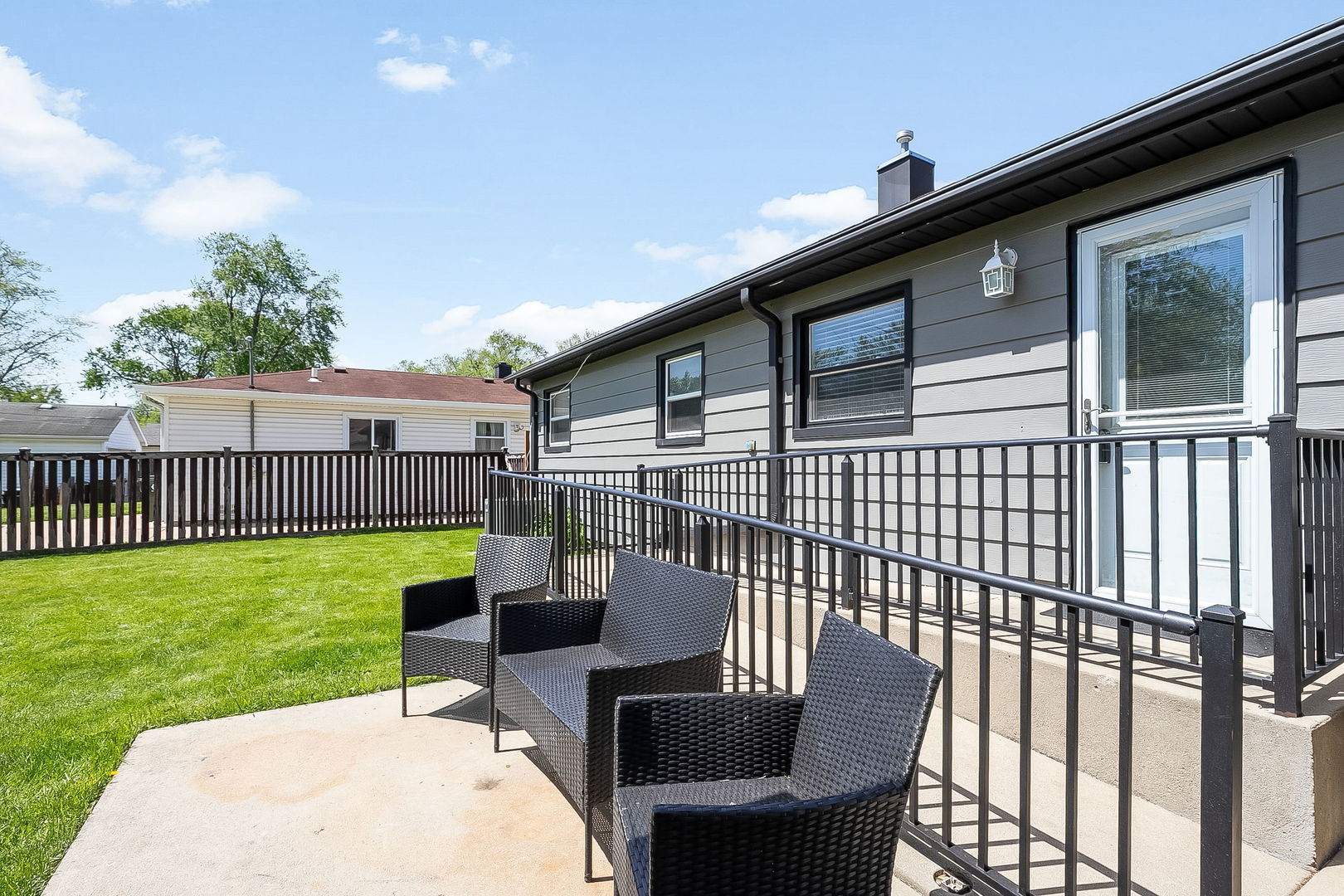 407 BONNIEBROOK Avenue, Mundelein, IL 60060