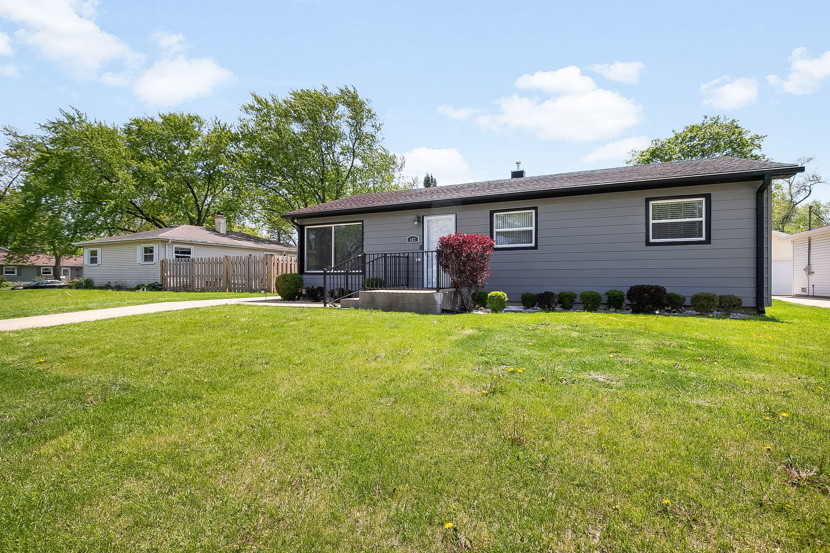 407 BONNIEBROOK Avenue, Mundelein, IL 60060