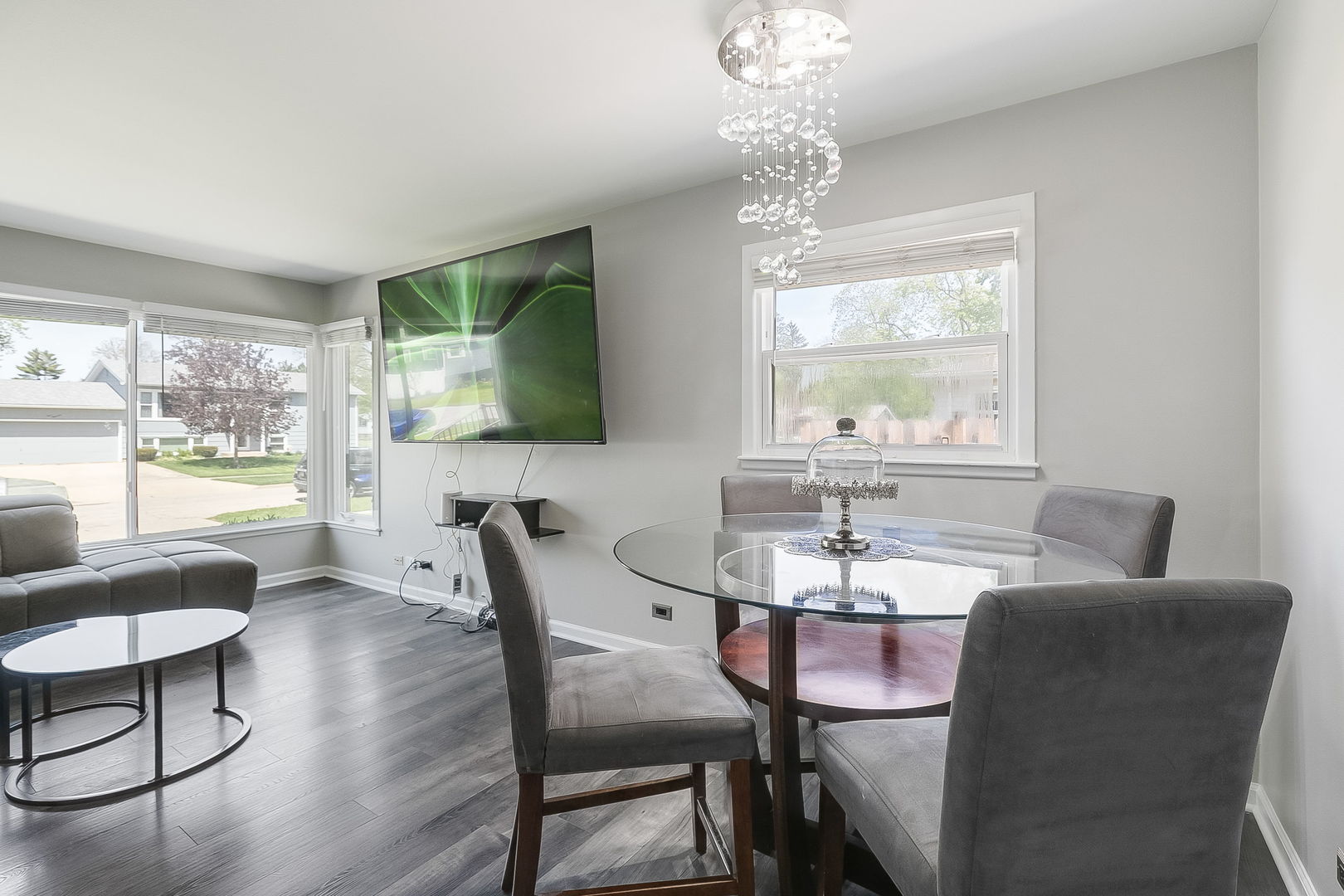 407 BONNIEBROOK Avenue, Mundelein, IL 60060