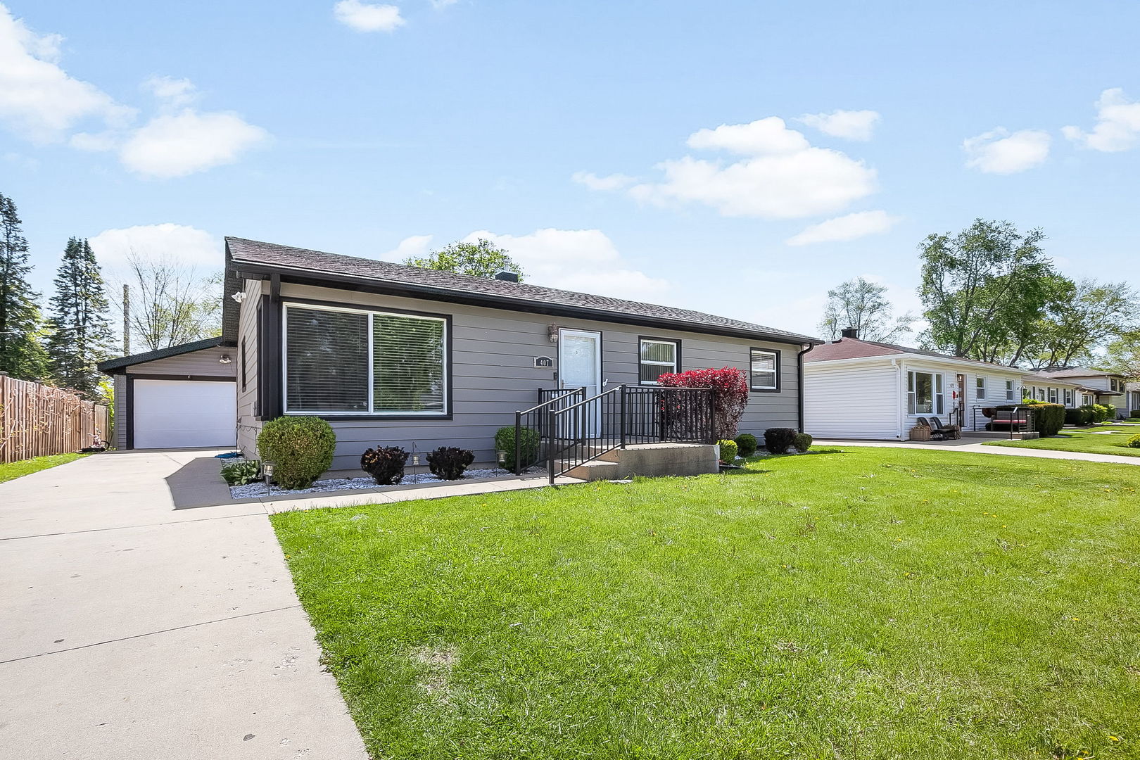 407 BONNIEBROOK Avenue, Mundelein, IL 60060
