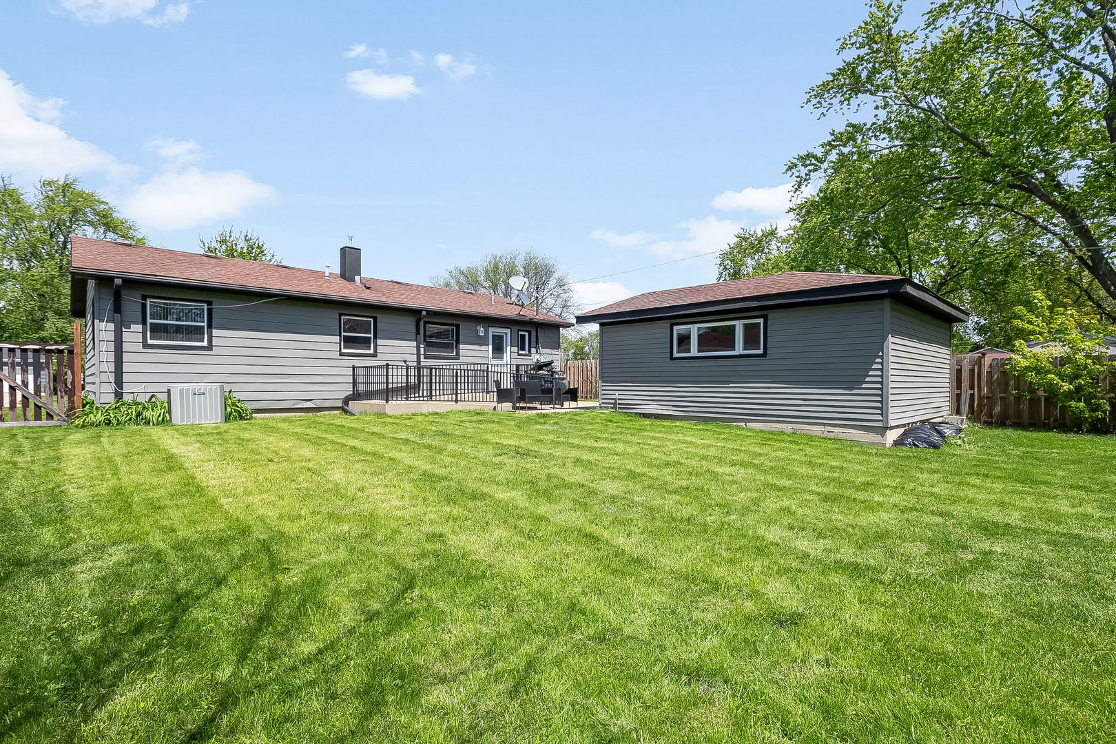 407 BONNIEBROOK Avenue, Mundelein, IL 60060