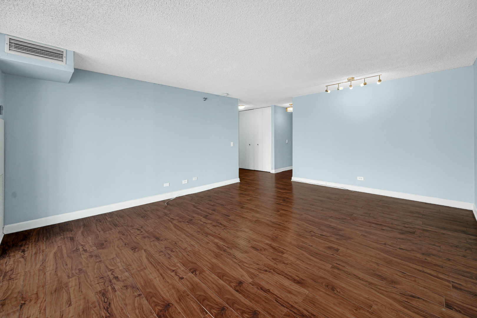 200 N Dearborn Street #4208, Chicago, IL 60601
