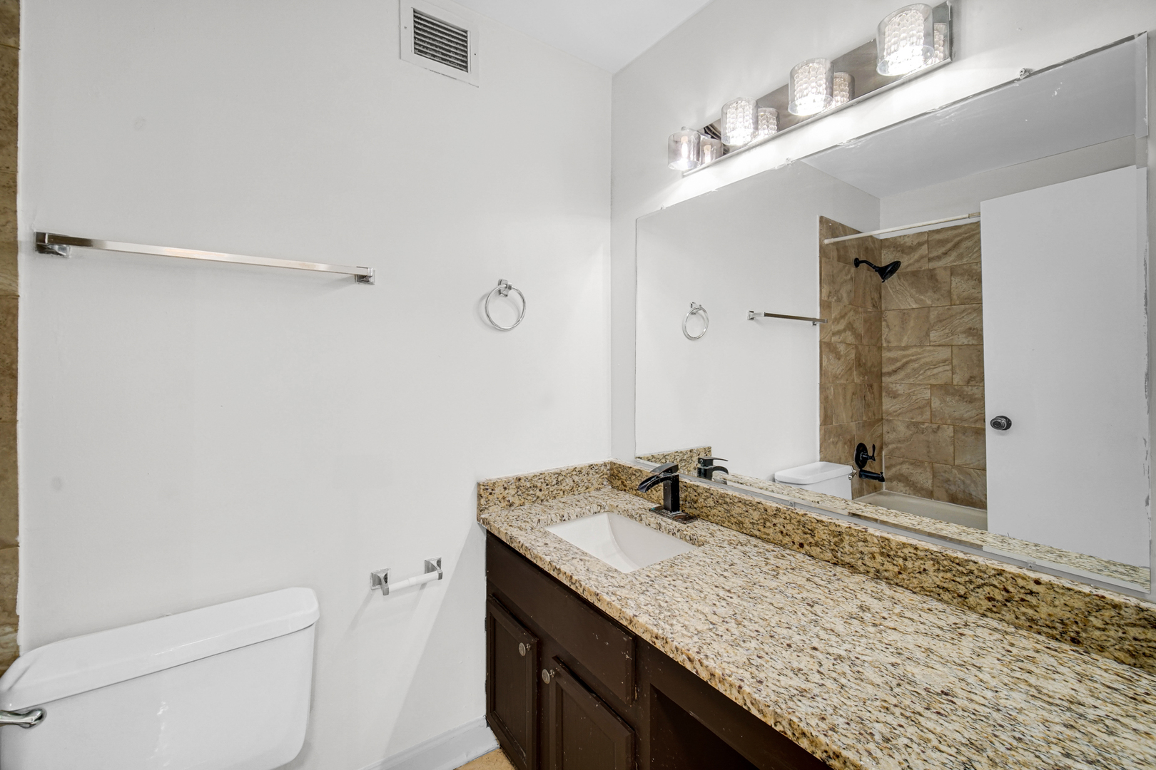 200 N Dearborn Street #4208, Chicago, IL 60601