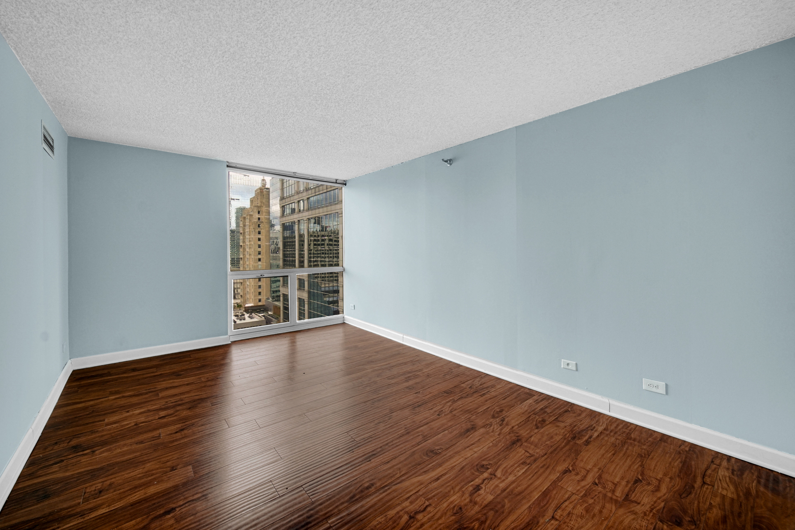 200 N Dearborn Street #4208, Chicago, IL 60601
