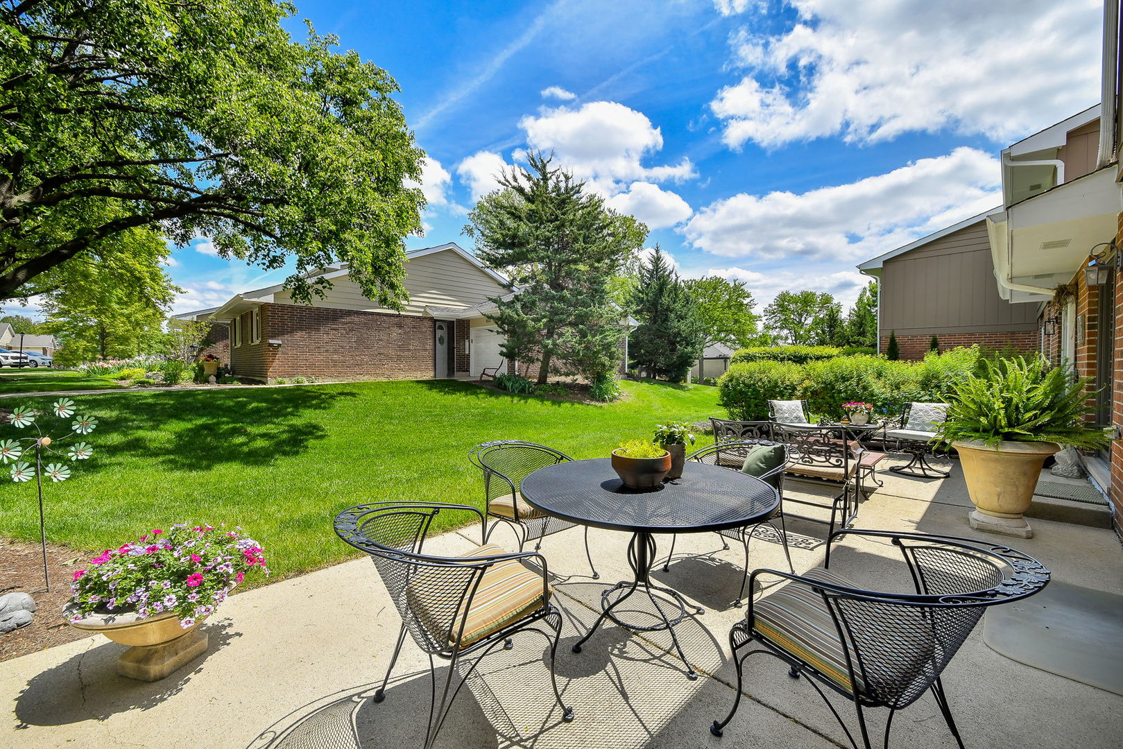 1541 Brittany Court, Wheaton, IL 60189