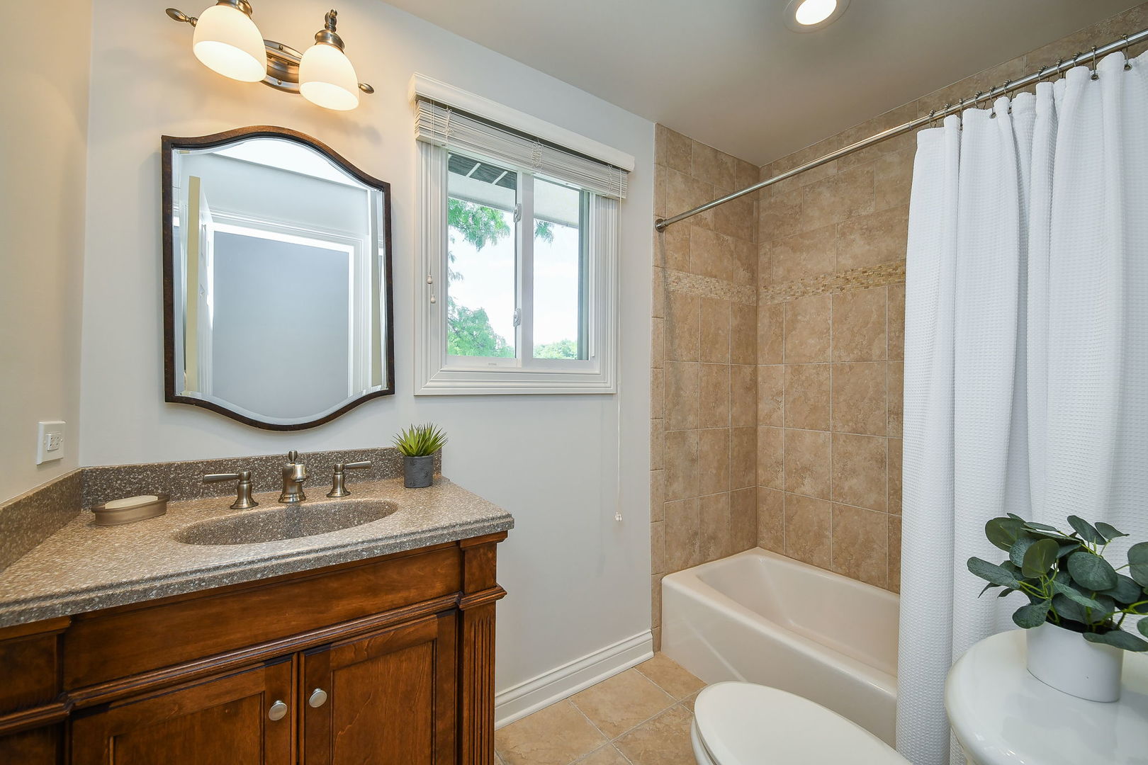 1541 Brittany Court, Wheaton, IL 60189