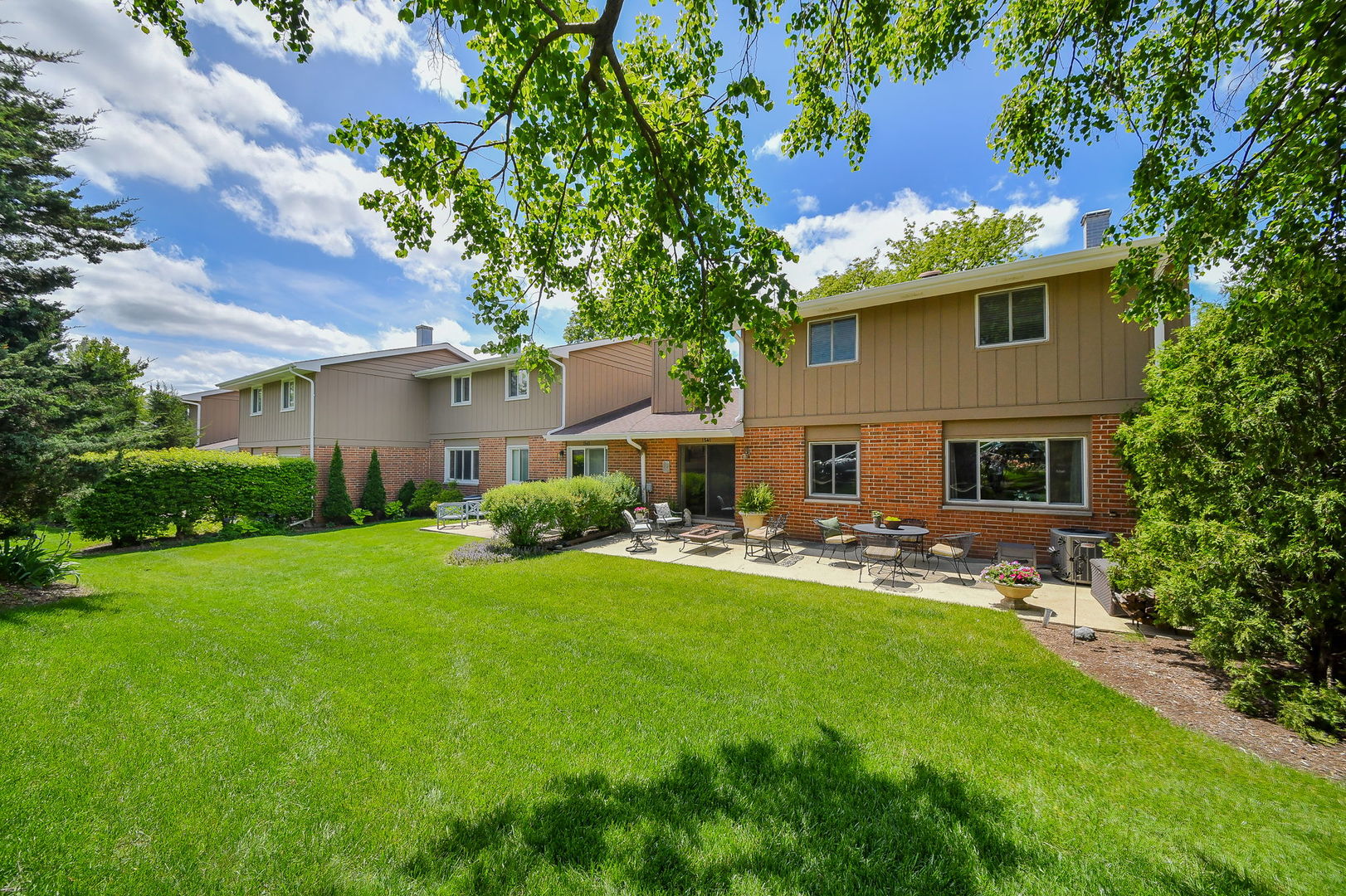 1541 Brittany Court, Wheaton, IL 60189