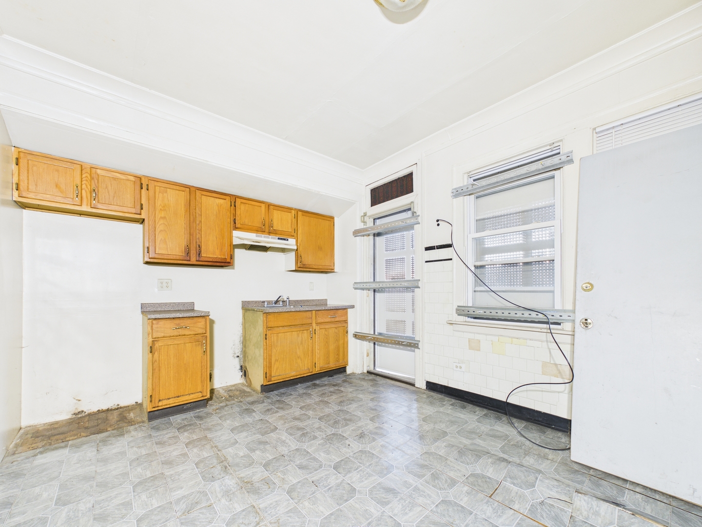 6602 S Troy Street, Chicago, IL 60629