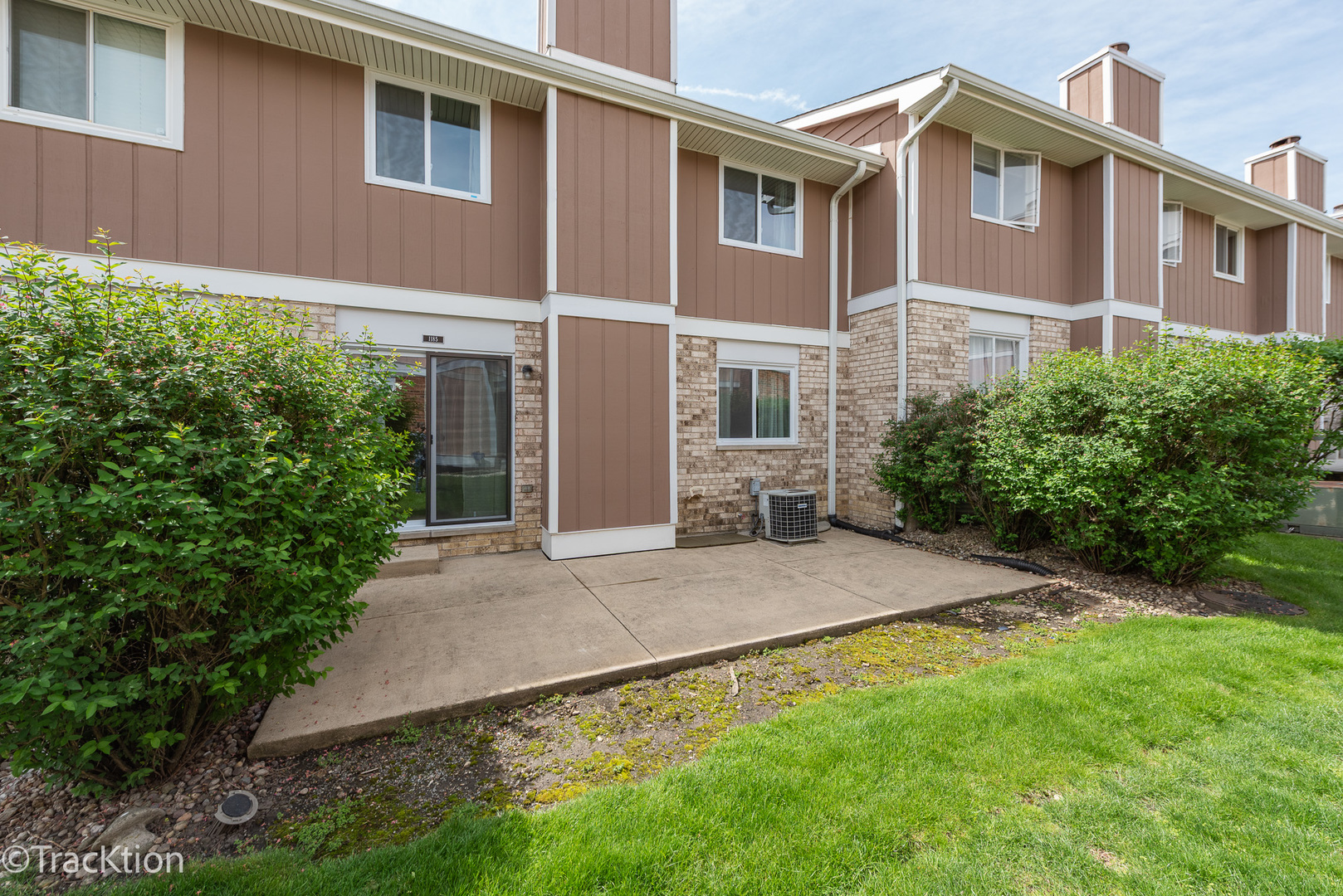 1185 Leicester Court, Wheaton, IL 60189