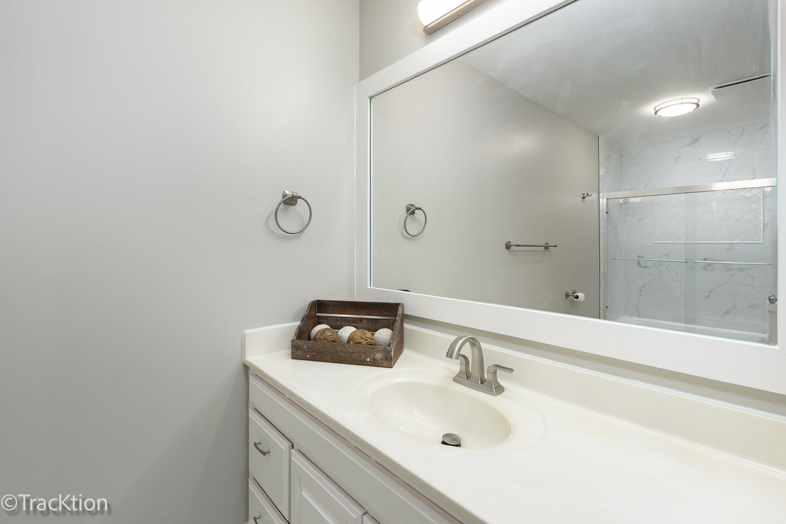1185 Leicester Court, Wheaton, IL 60189