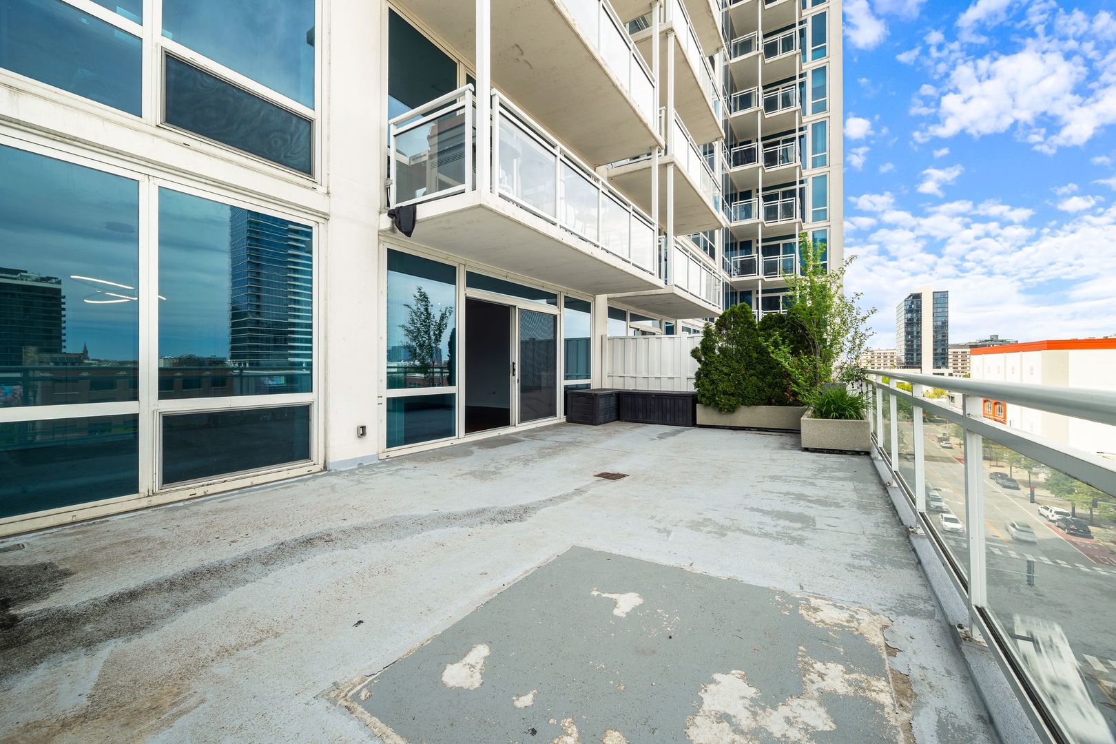 757 N Orleans Street #605, Chicago, IL 60654