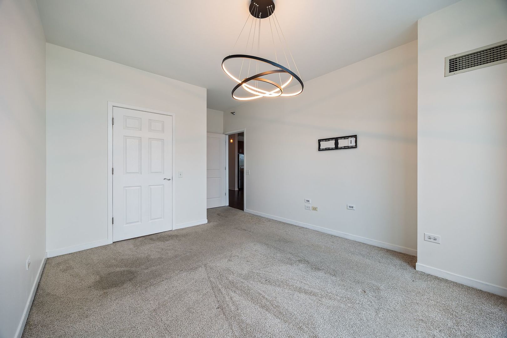 757 N Orleans Street #605, Chicago, IL 60654
