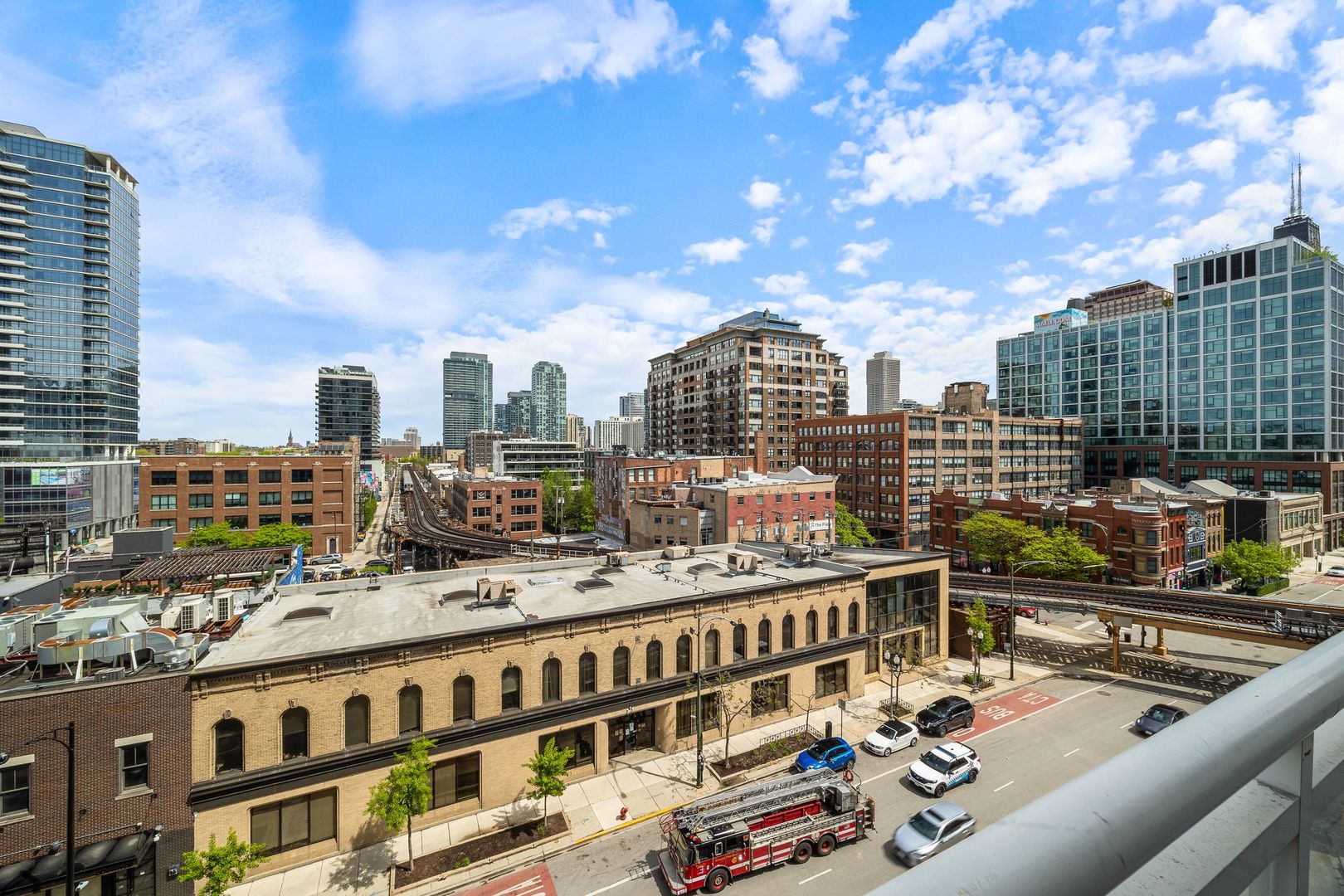 757 N Orleans Street #605, Chicago, IL 60654