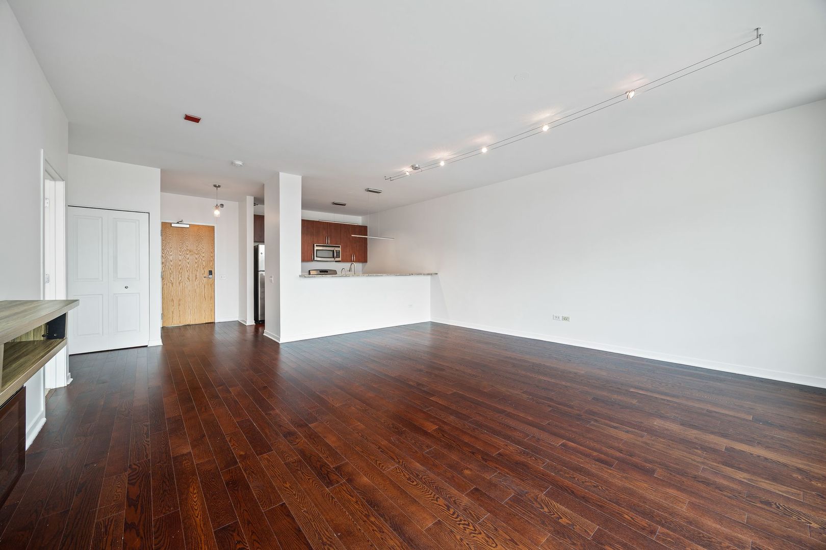 757 N Orleans Street #605, Chicago, IL 60654