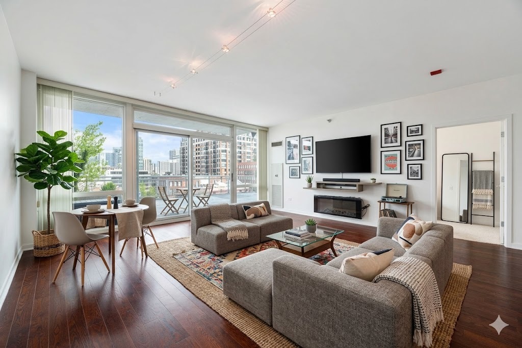 757 N Orleans Street #605, Chicago, IL 60654