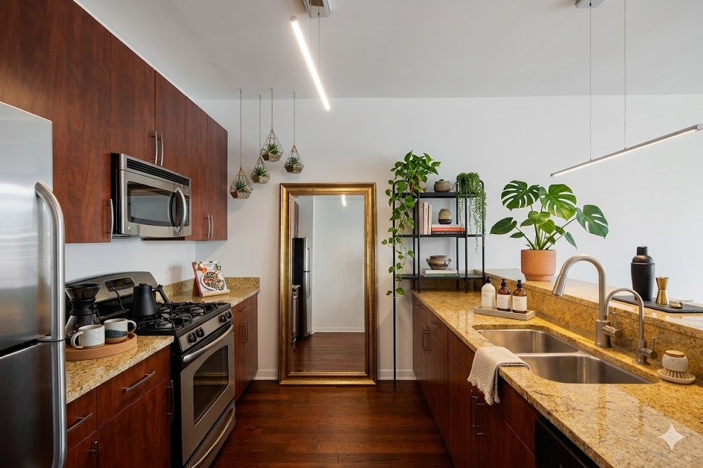 757 N Orleans Street #605, Chicago, IL 60654
