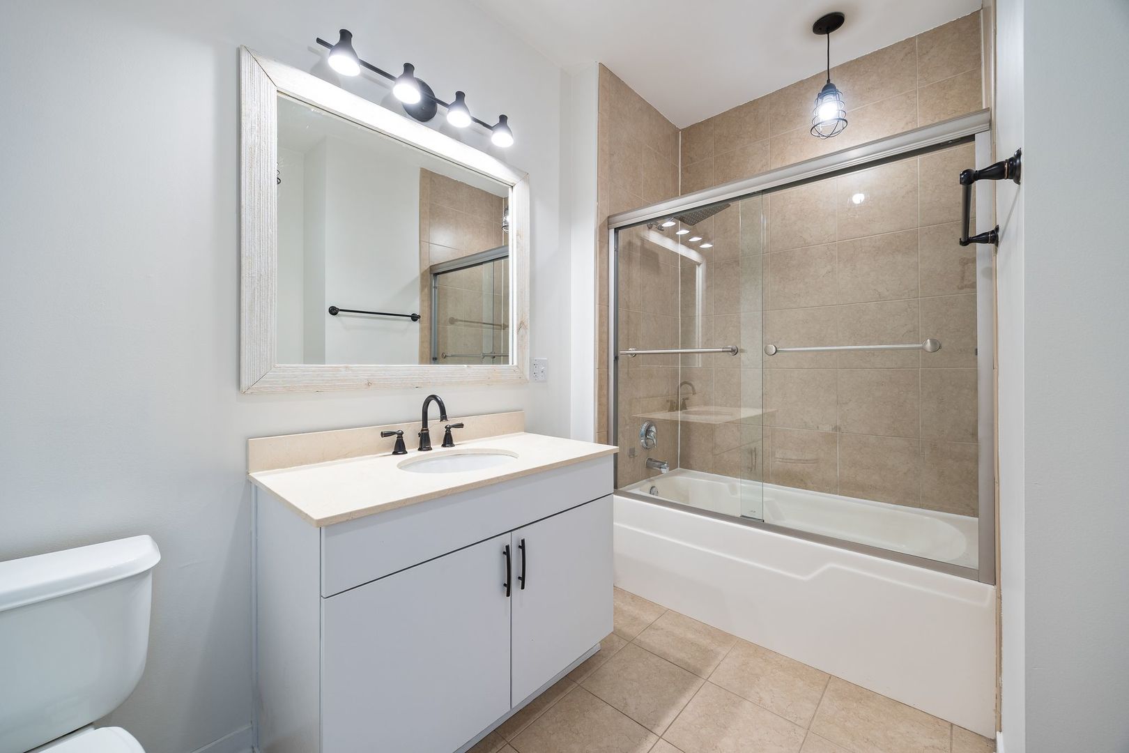 757 N Orleans Street #605, Chicago, IL 60654