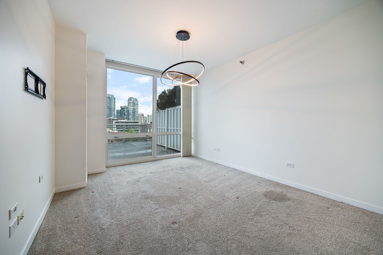 757 N Orleans Street #605, Chicago, IL 60654