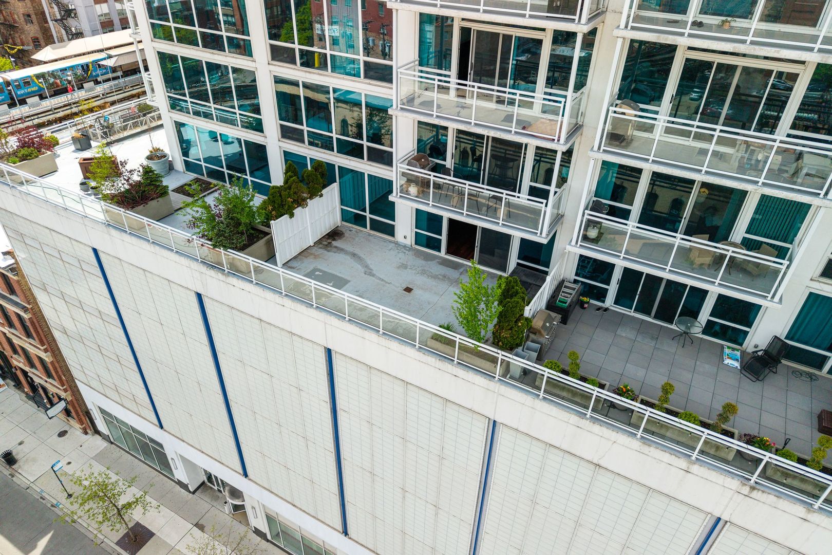 757 N Orleans Street #605, Chicago, IL 60654