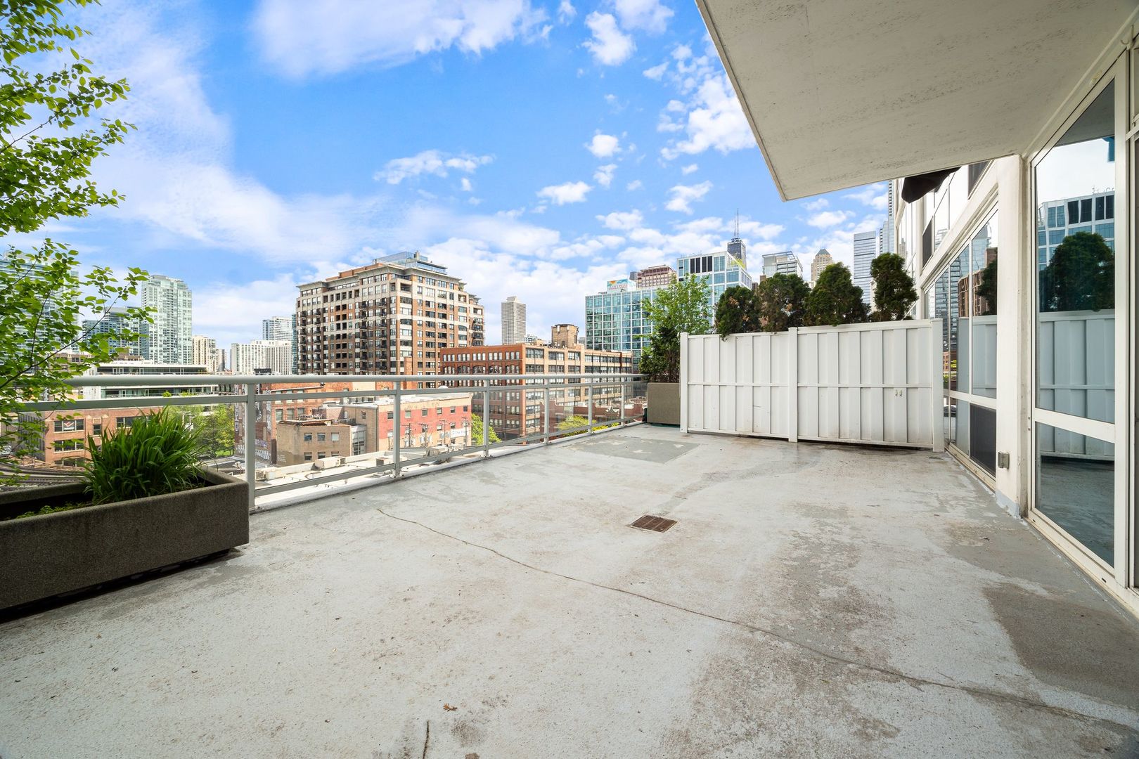 757 N Orleans Street #605, Chicago, IL 60654