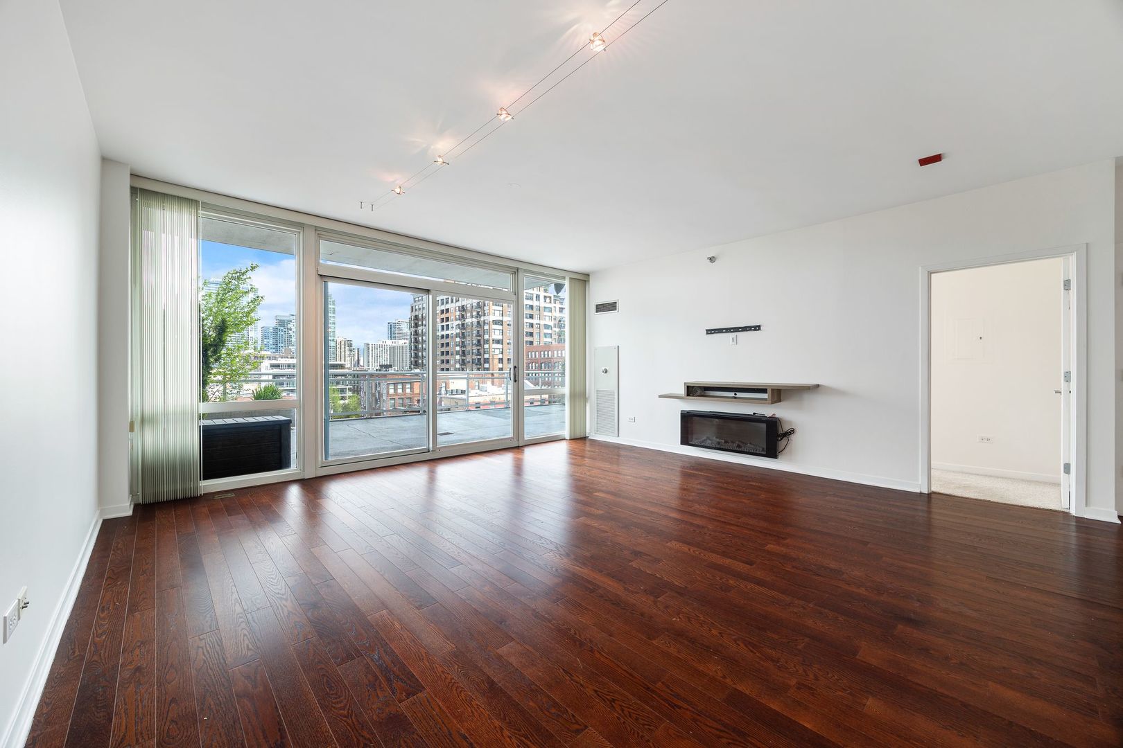 757 N Orleans Street #605, Chicago, IL 60654