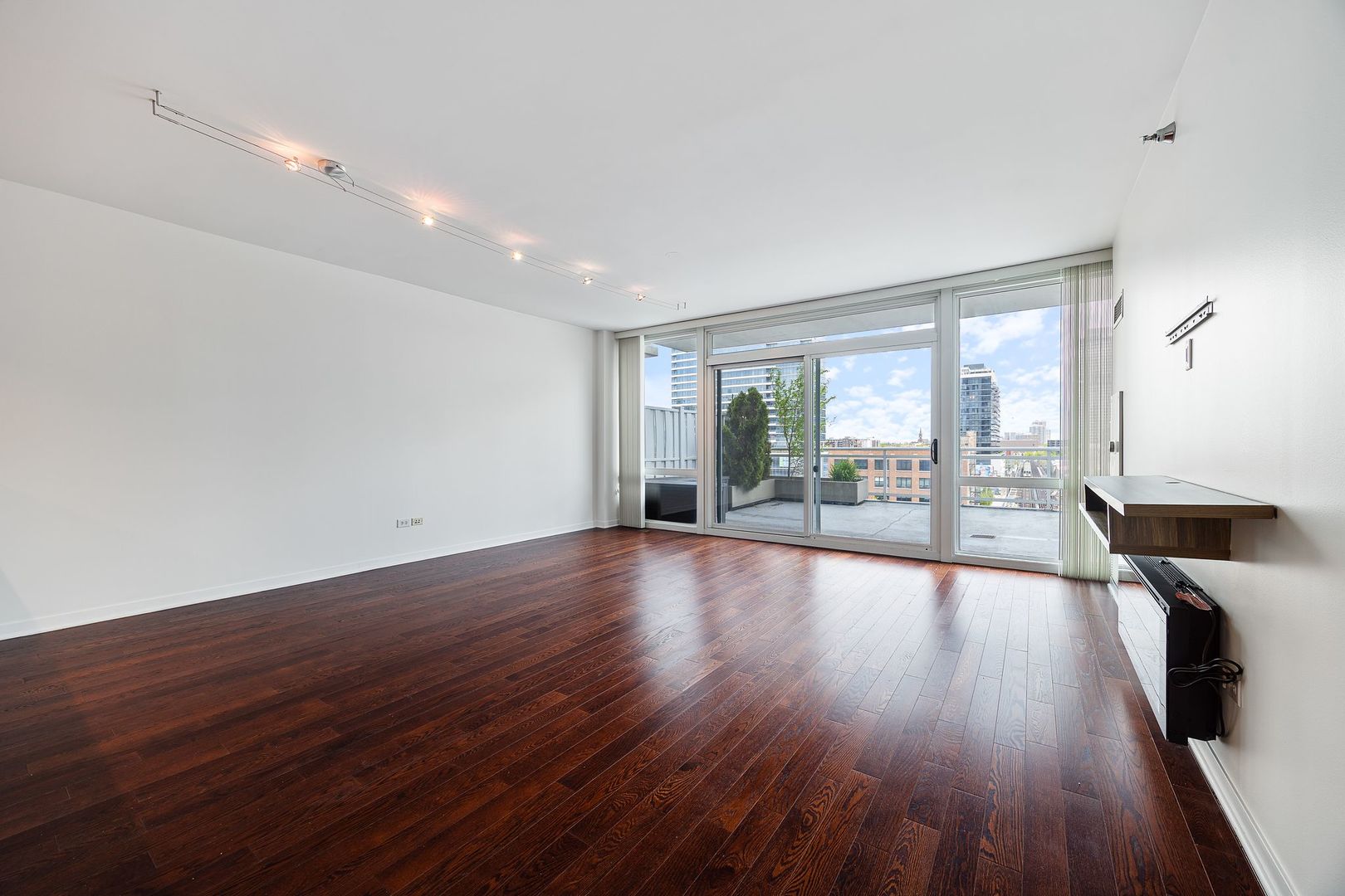 757 N Orleans Street #605, Chicago, IL 60654