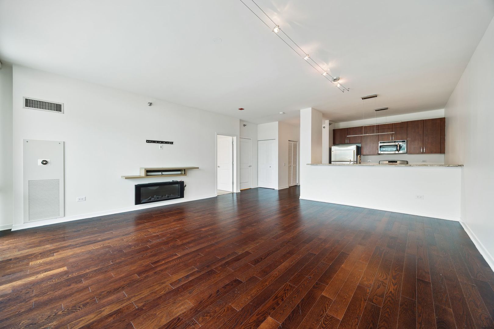 757 N Orleans Street #605, Chicago, IL 60654