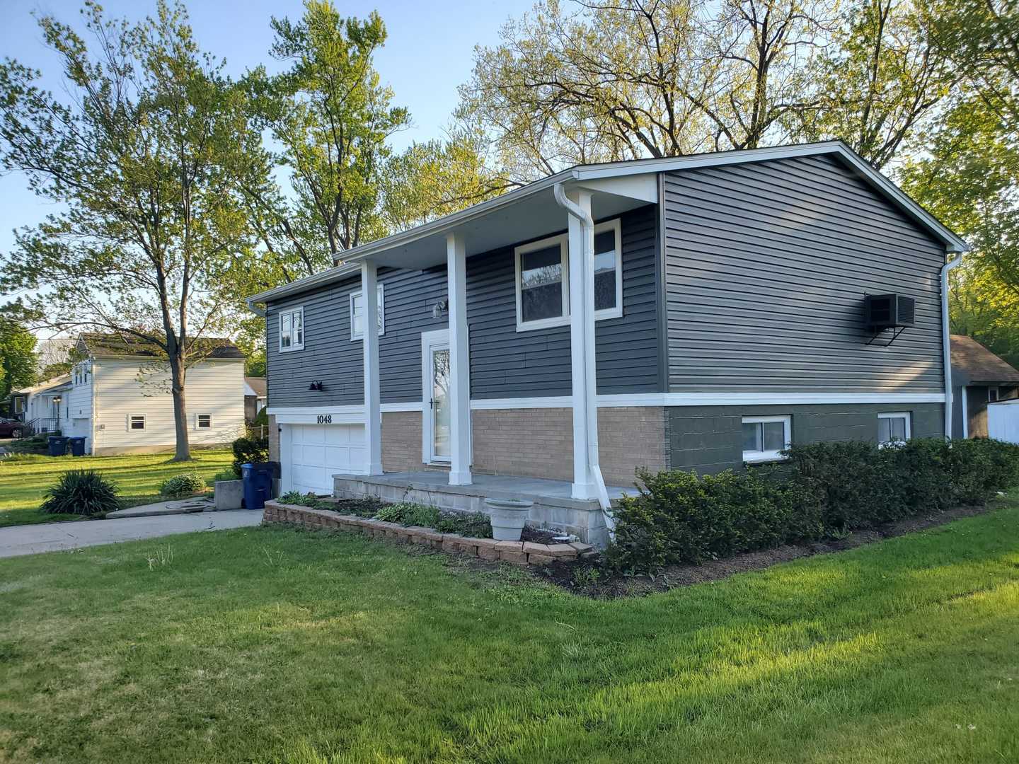 1048 Belle Plaine Avenue, Gurnee, IL 60031