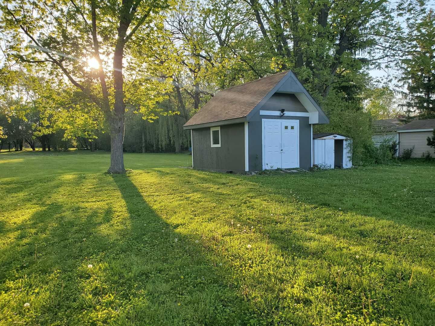 1048 Belle Plaine Avenue, Gurnee, IL 60031