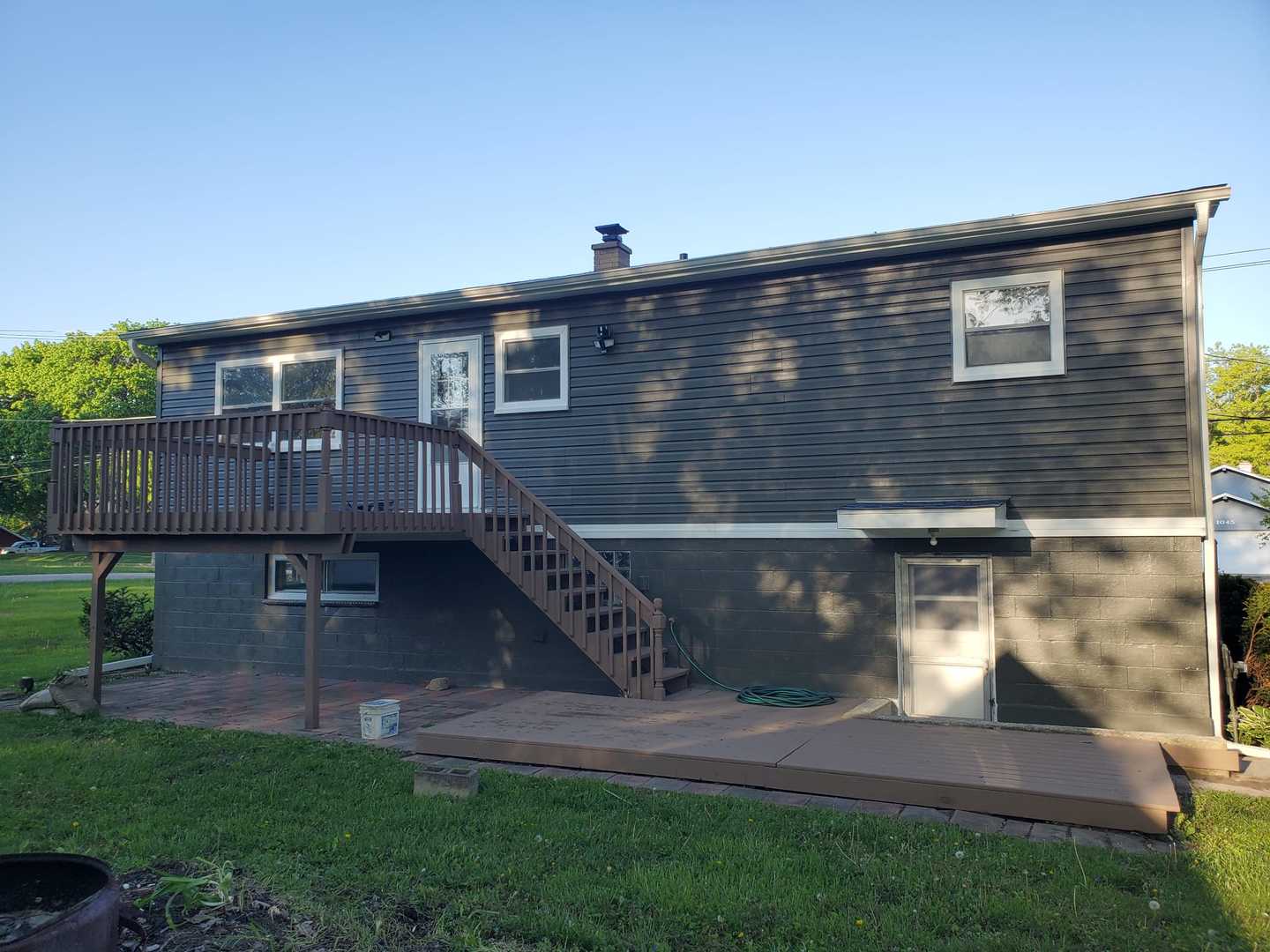 1048 Belle Plaine Avenue, Gurnee, IL 60031