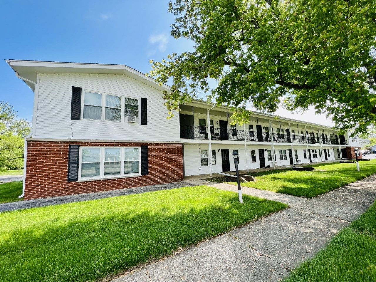 575 Berry Avenue #2B, Grayslake, IL 60030
