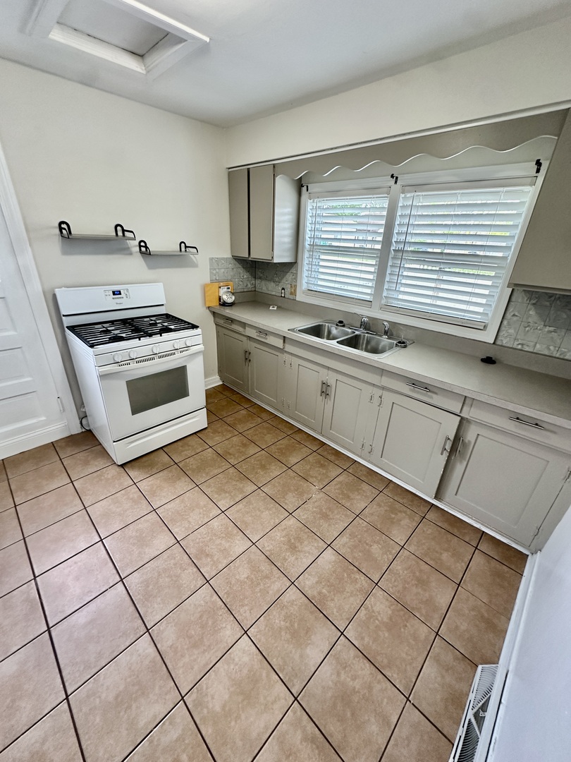 6 N Pistakee Lake Road, Fox Lake, IL 60020