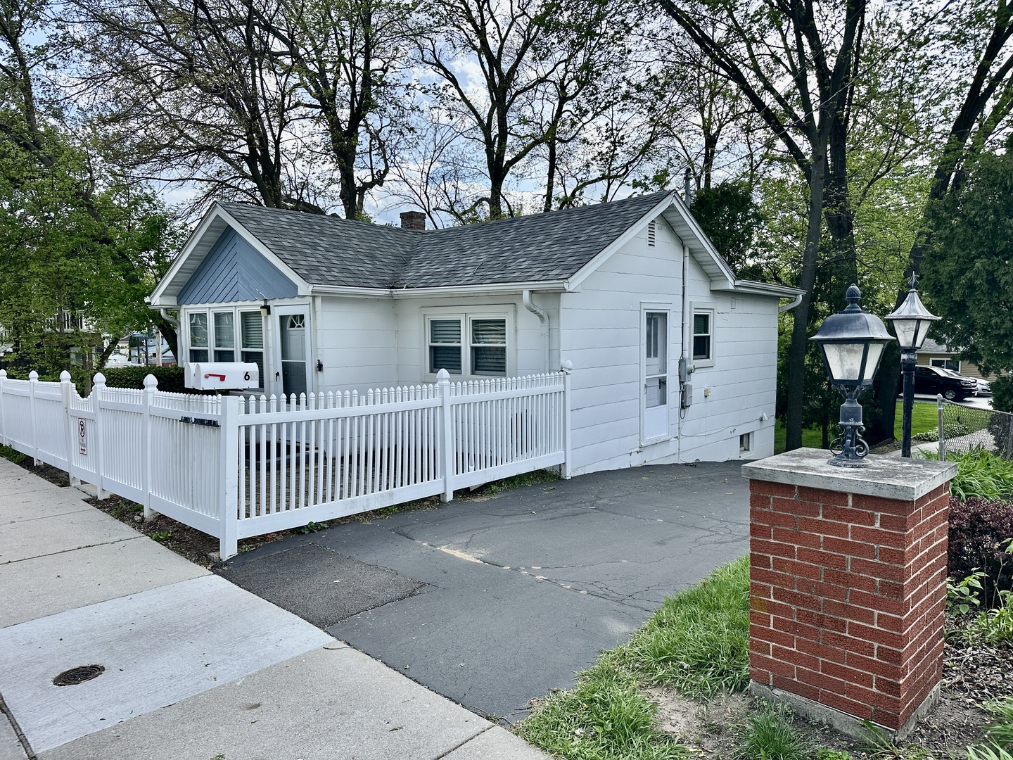 6 N Pistakee Lake Road, Fox Lake, IL 60020
