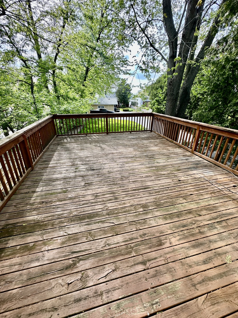 6 N Pistakee Lake Road, Fox Lake, IL 60020