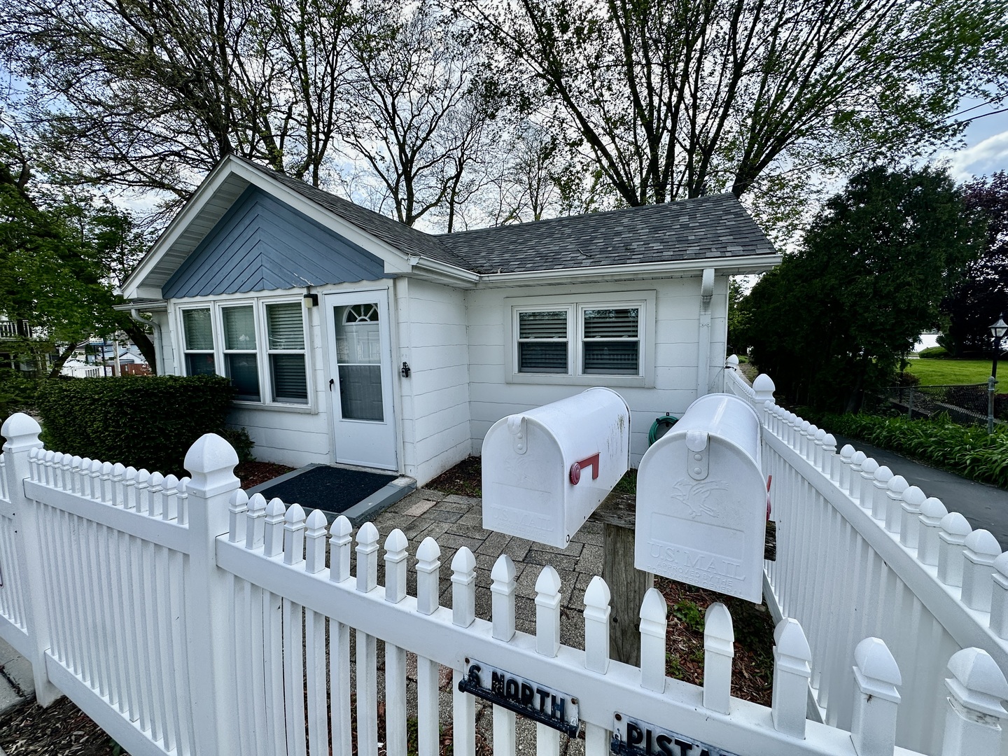 6 N Pistakee Lake Road, Fox Lake, IL 60020