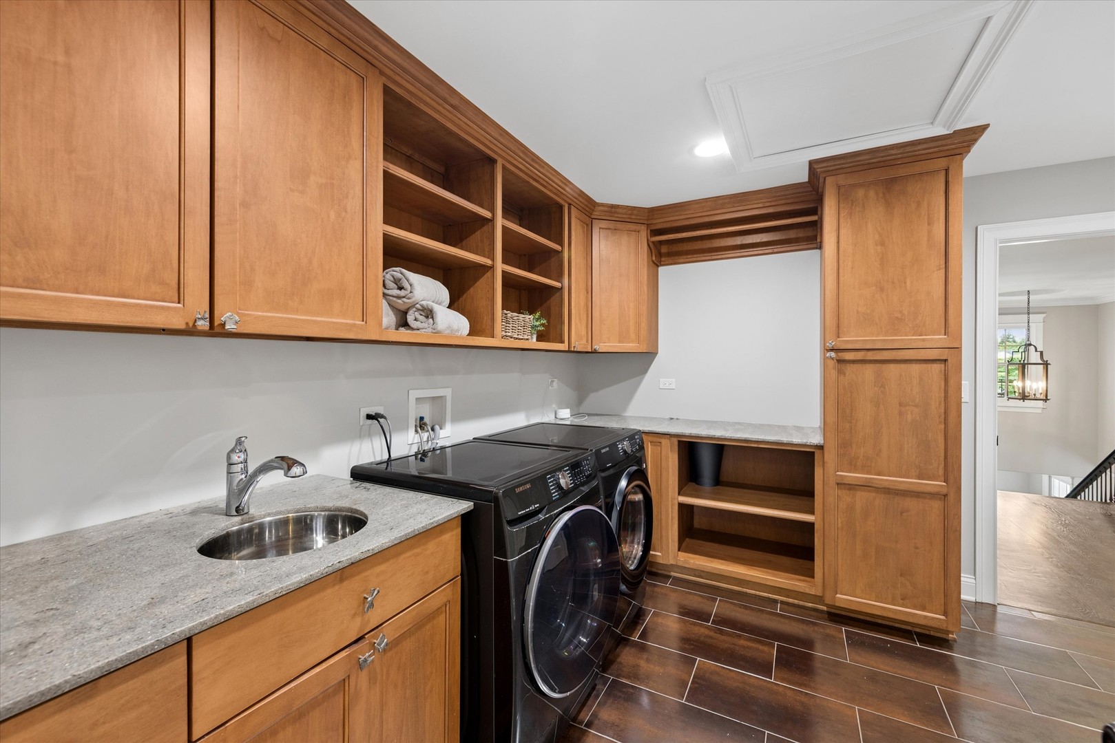 245 W Winthrop Avenue, Elmhurst, IL 60126