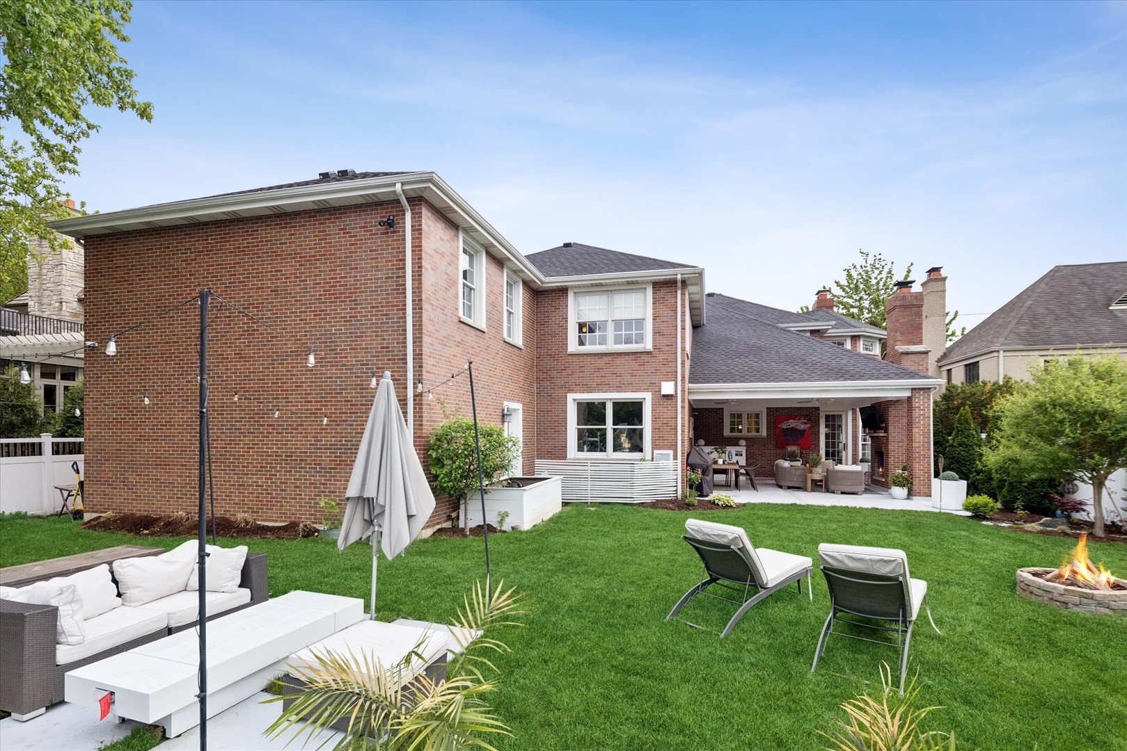 245 W Winthrop Avenue, Elmhurst, IL 60126