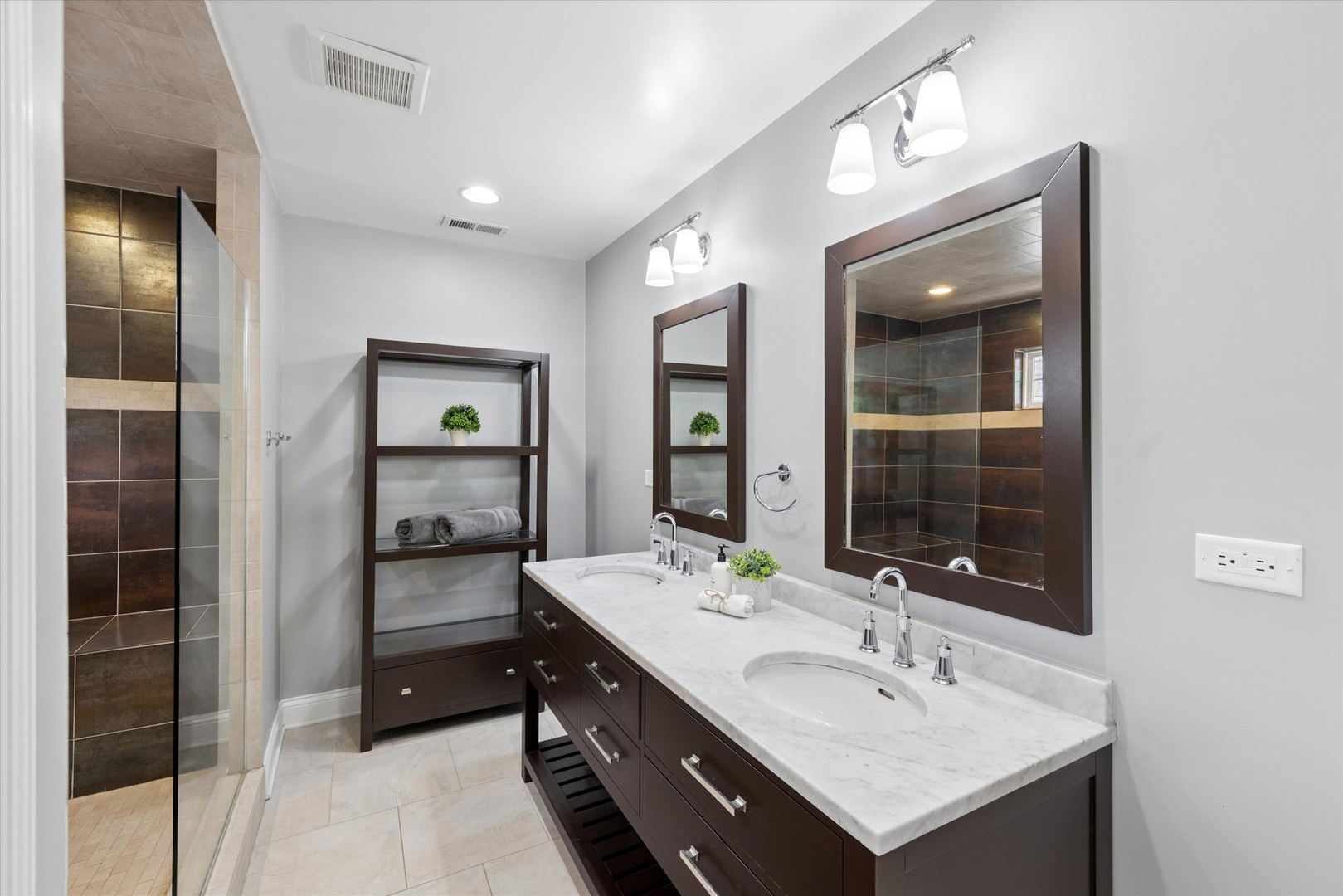 245 W Winthrop Avenue, Elmhurst, IL 60126