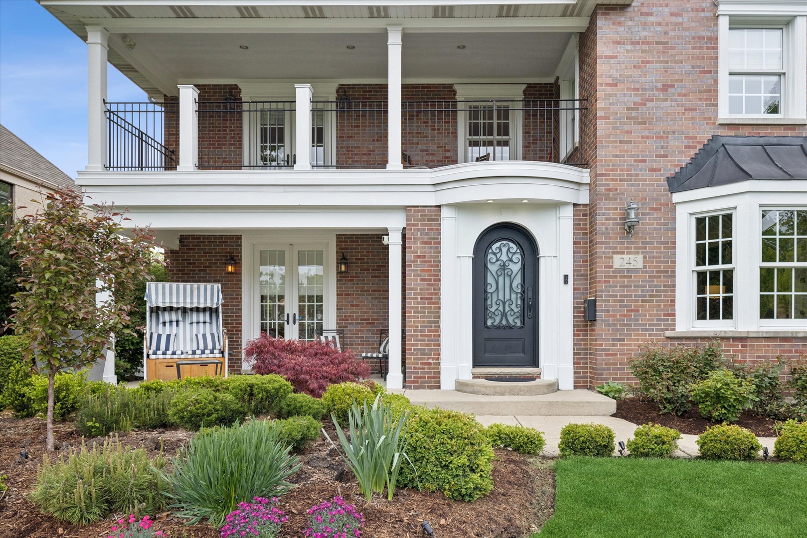 245 W Winthrop Avenue, Elmhurst, IL 60126