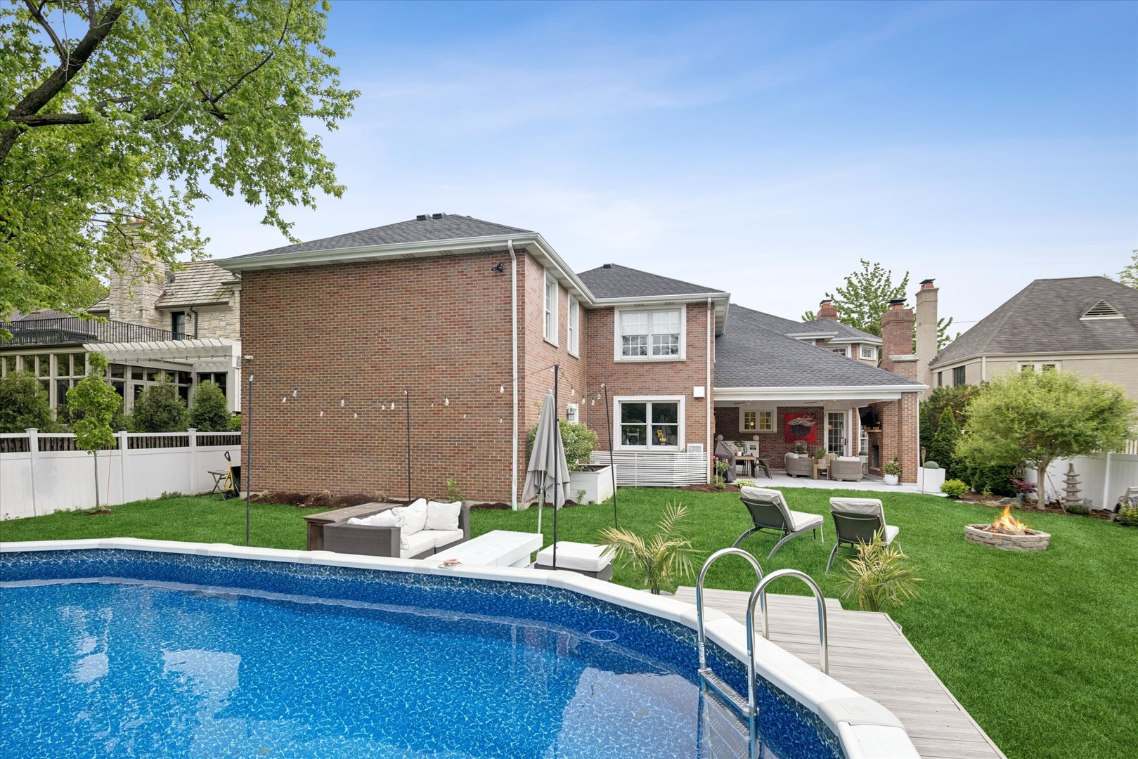 245 W Winthrop Avenue, Elmhurst, IL 60126