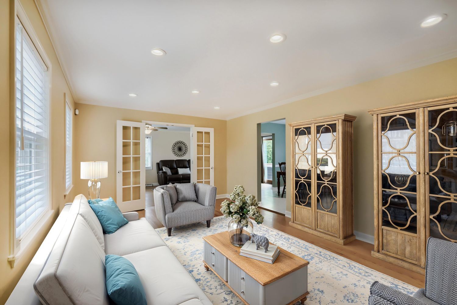 26 W Glenlake Avenue, Roselle, IL 60172