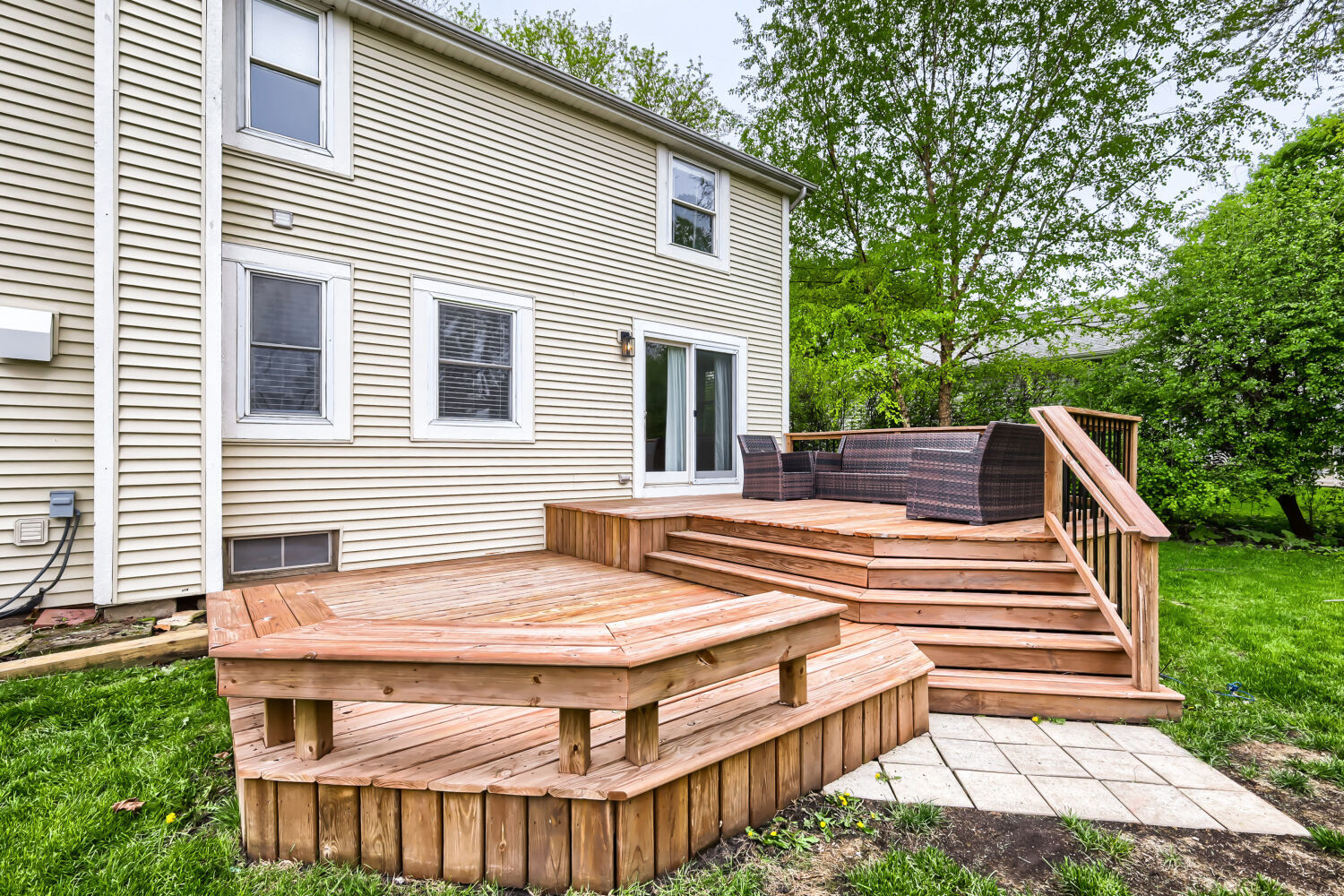 26 W Glenlake Avenue, Roselle, IL 60172